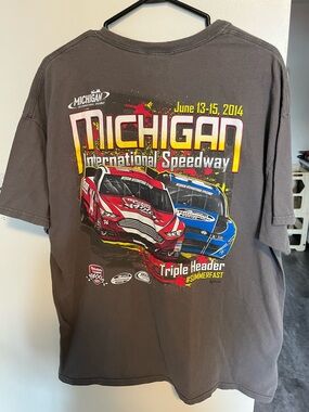 2014 Michigan International Speedway NASCAR Race Car Tshirt Men’s Extra Large